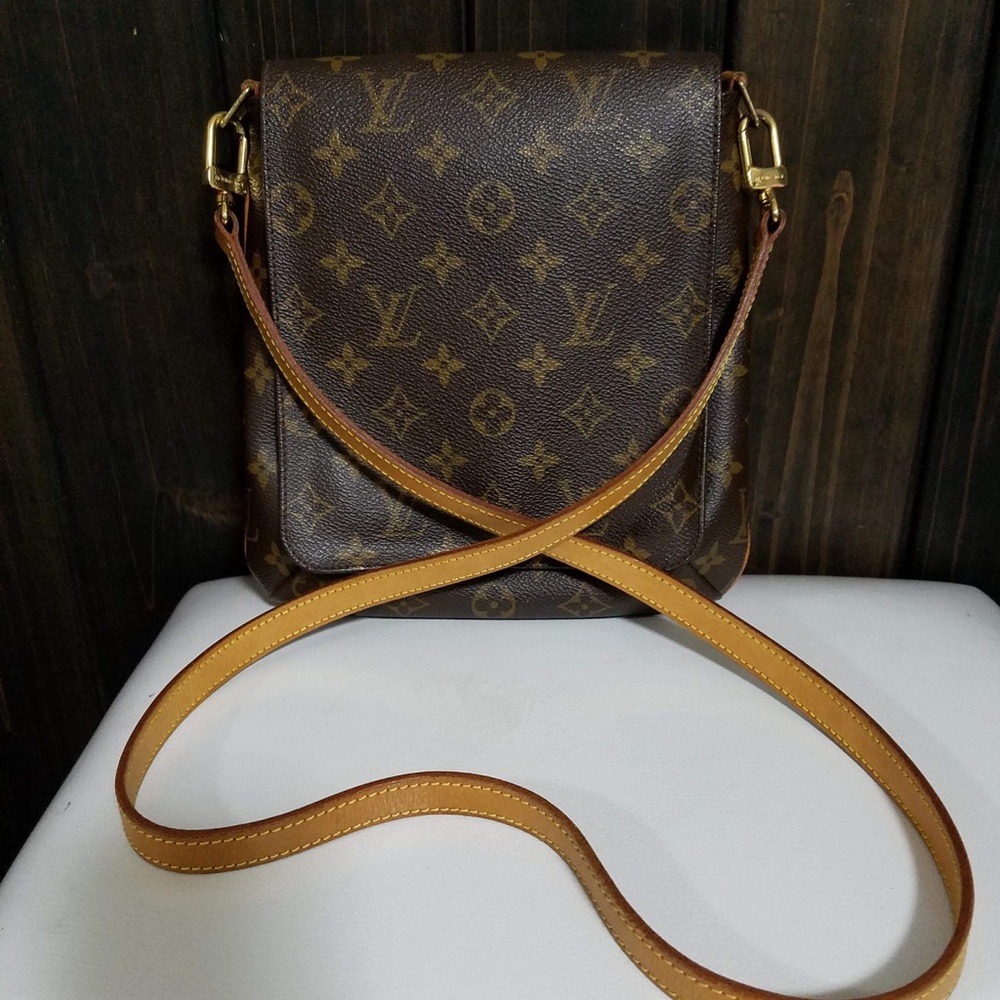 Sold 🌹Authentic Louis Vuitton Mussette Salsa PM